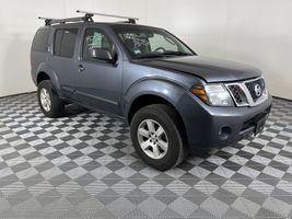 2011 NISSAN PATHFINDER SV