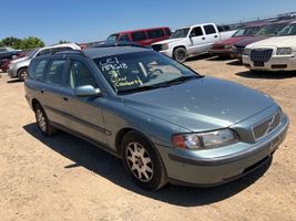 2002 VOLVO V70 BASE