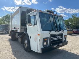 2014 MACK  TRASH TRUCK