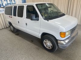 2005 FORD E350 VANS 