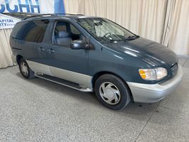 2000 TOYOTA SIENNA 