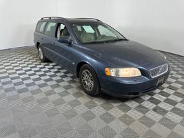2005 VOLVO V70 BASE