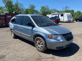 2005 CHRYSLER TOWN & COUNTRY