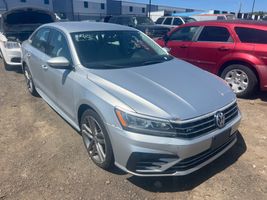 2016 VOLKSWAGEN PASSAT 