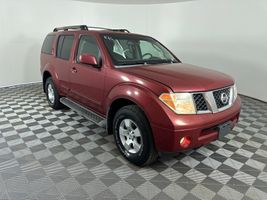 2005 NISSAN PATHFINDER SE