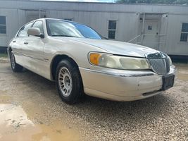 2002 LINCOLN TOWN CAR CARTIER