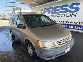 2001 TOYOTA SIENNA 