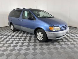 2002 TOYOTA SIENNA LE