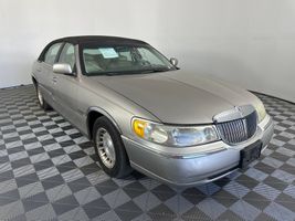 1999 LINCOLN TOWN CAR EXECUTIVE