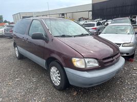 2000 TOYOTA SIENNA LE