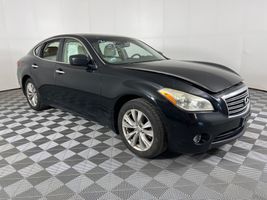 2011 INFINITI M37 