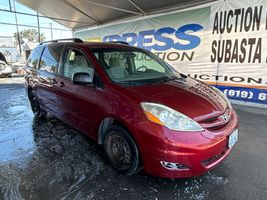 2010 TOYOTA SIENNA 