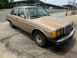 1983 MERCEDES-BENZ 300 SERIES 300D