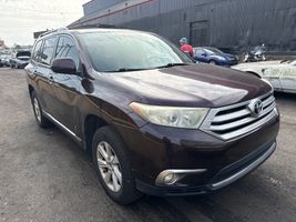 2012 TOYOTA HIGHLANDER SE