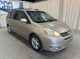 2004 TOYOTA SIENNA 