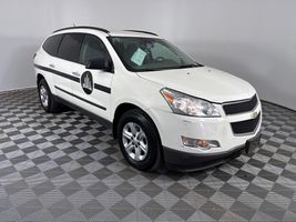 2010 CHEVROLET TRAVERSE LS