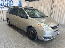 2004 TOYOTA SIENNA 