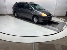 2005 TOYOTA SIENNA LE