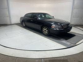 2011 LINCOLN TOWN CAR EXECUTIVE L