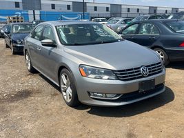 2013 VOLKSWAGEN PASSAT SE 3.6L