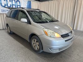 2005 TOYOTA SIENNA 