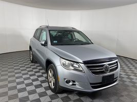 2010 VOLKSWAGEN TIGUAN 