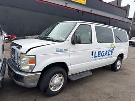 2011 FORD E-350 XLT SD