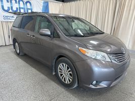2017 TOYOTA SIENNA 