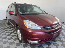 2004 TOYOTA SIENNA 