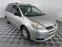 2005 TOYOTA SIENNA LE