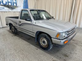 1989 TOYOTA PICKUP DLX
