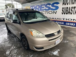 2004 TOYOTA SIENNA 