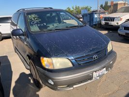 2001 TOYOTA SIENNA 