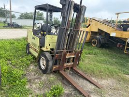 1987 CLARK  FORKLIFT 