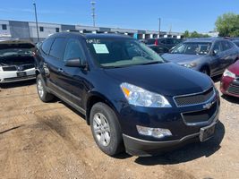 2010 CHEVROLET TRAVERSE LS
