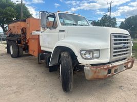 1995 FORD F800 