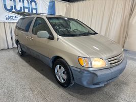2001 TOYOTA SIENNA 