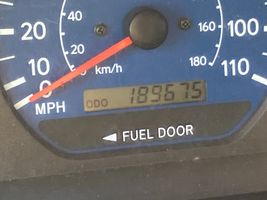 2001 TOYOTA SIENNA 