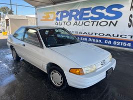1993 FORD ESCORT LX