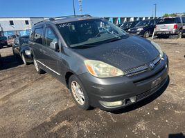 2004 TOYOTA SIENNA XLE