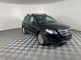 2011 VOLKSWAGEN TIGUAN 