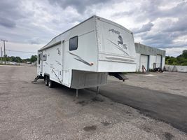 2004 ARCTIC FOX  TR COACH 