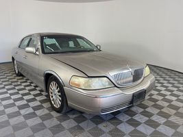 2003 LINCOLN TOWN CAR SIGNATURE