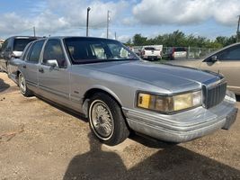 1992 LINCOLN TOWN CAR EXECUTIVE