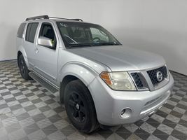 2011 NISSAN PATHFINDER SV