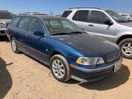 2000 VOLVO V40 