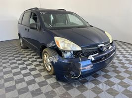 2004 TOYOTA SIENNA LE