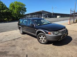 2004 VOLVO XC70 