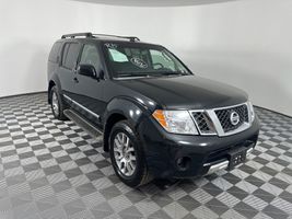 2009 NISSAN PATHFINDER LE