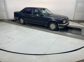 1986 MERCEDES-BENZ 300 SERIES 300E